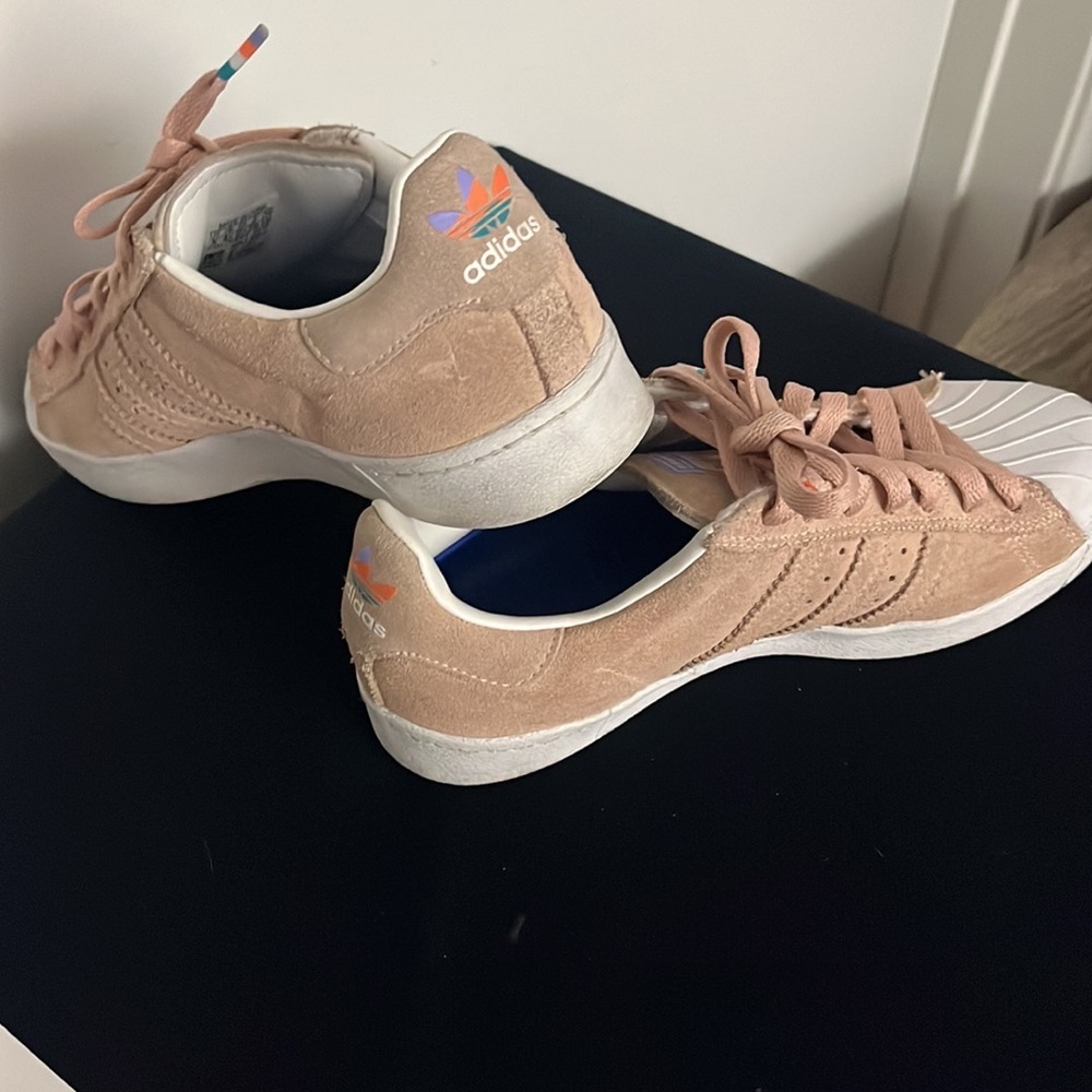 Adidas Original Stylish Peach and White Sneakers - Picture 3 of 4